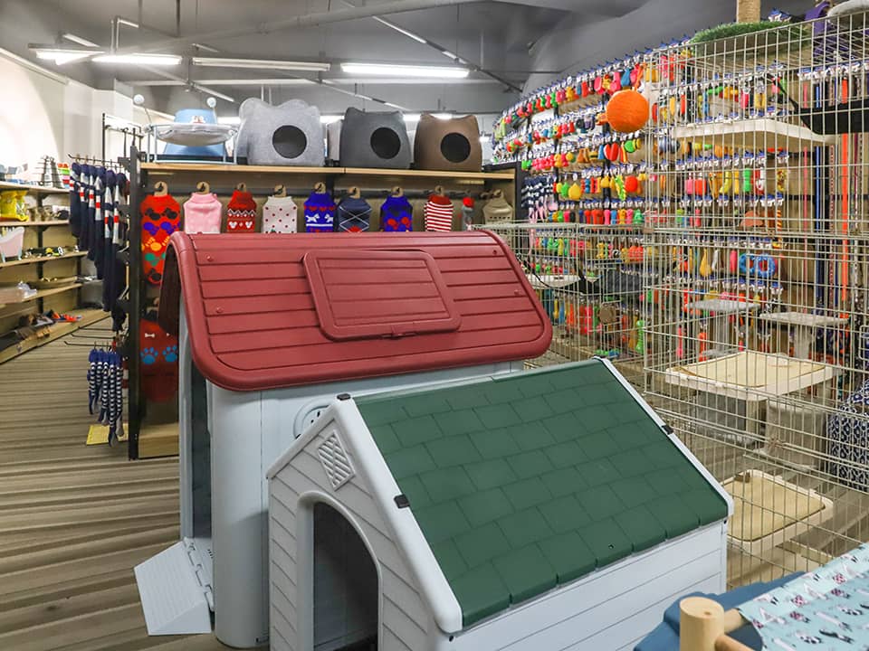 Brobopet wholesale pet supplies showroom in Yiwu